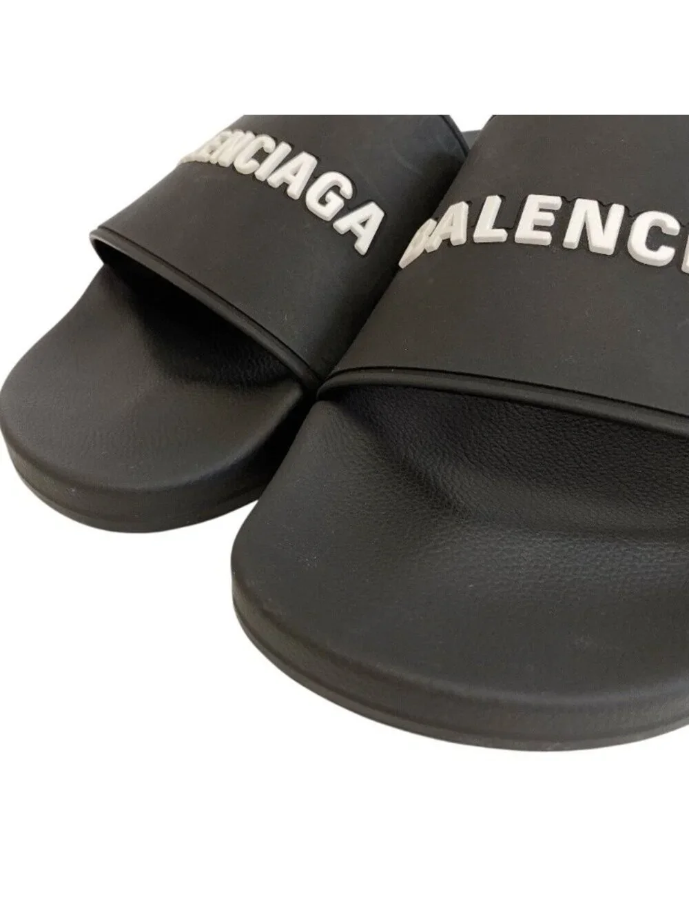 Balenciaga shape good